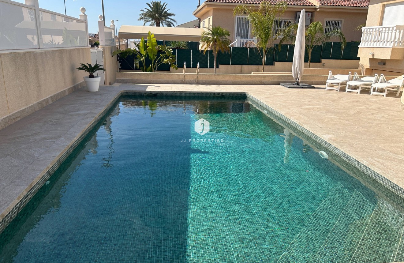 Tweedehands - Villa -
Ciudad Quesada - Benimar