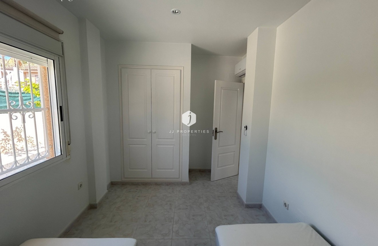 Tweedehands - Villa -
Ciudad Quesada - Benimar