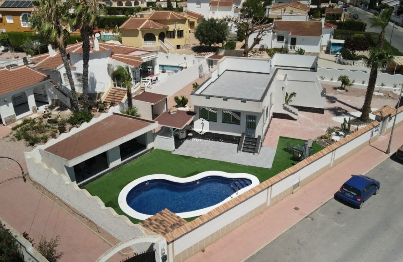 Tweedehands - Villa -
Ciudad Quesada - Costa Blanca
