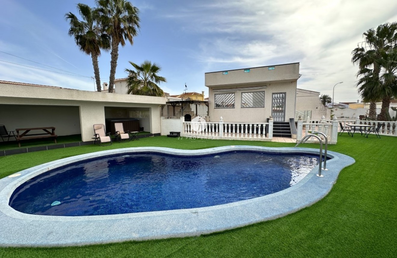 Tweedehands - Villa -
Ciudad Quesada - Costa Blanca