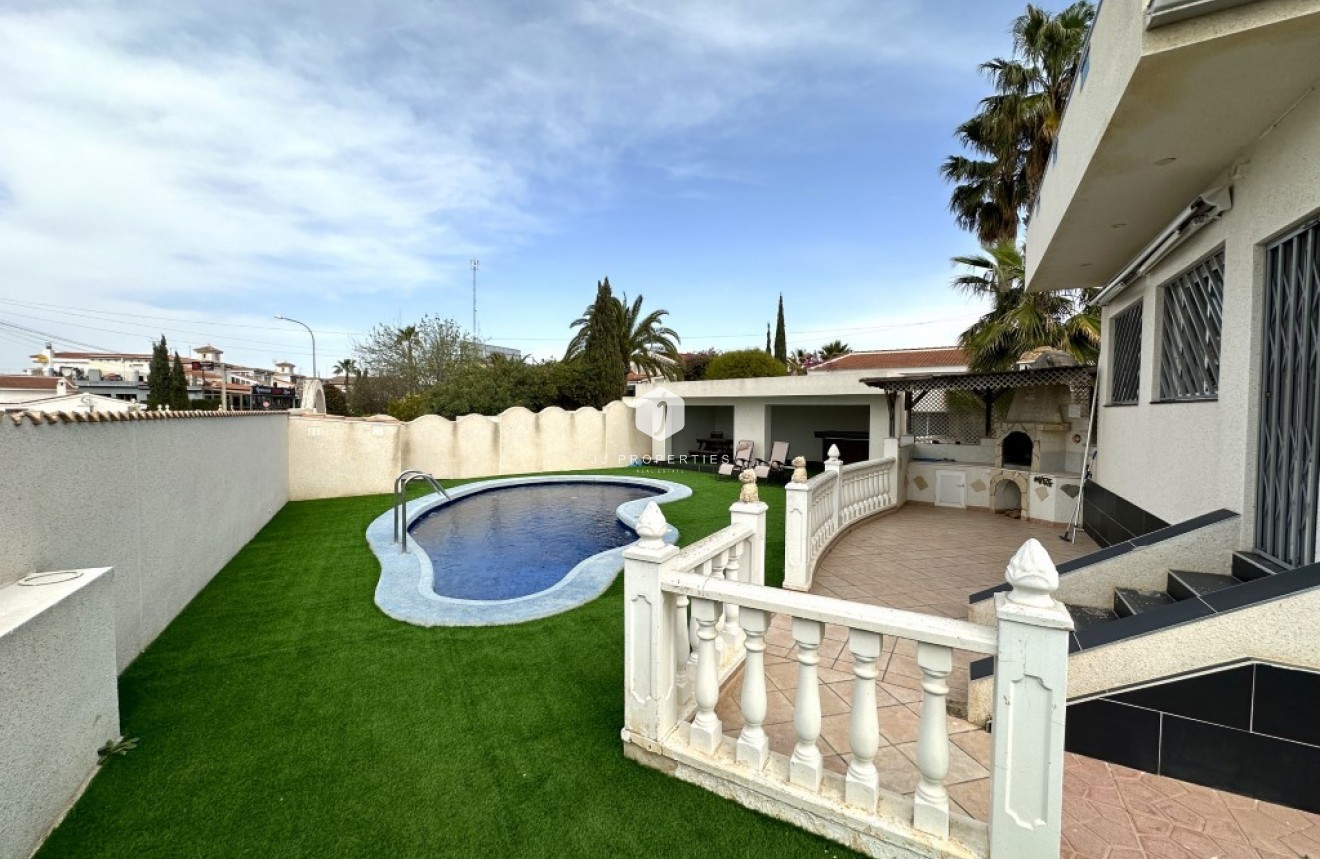 Tweedehands - Villa -
Ciudad Quesada - Costa Blanca