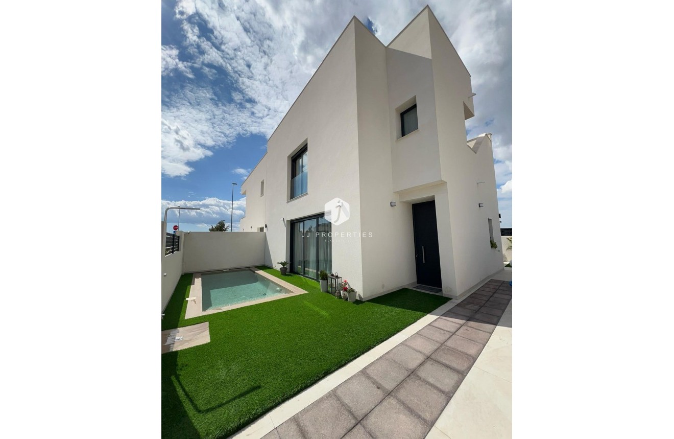 Z drugiej ręki - Villa -
Benijofar