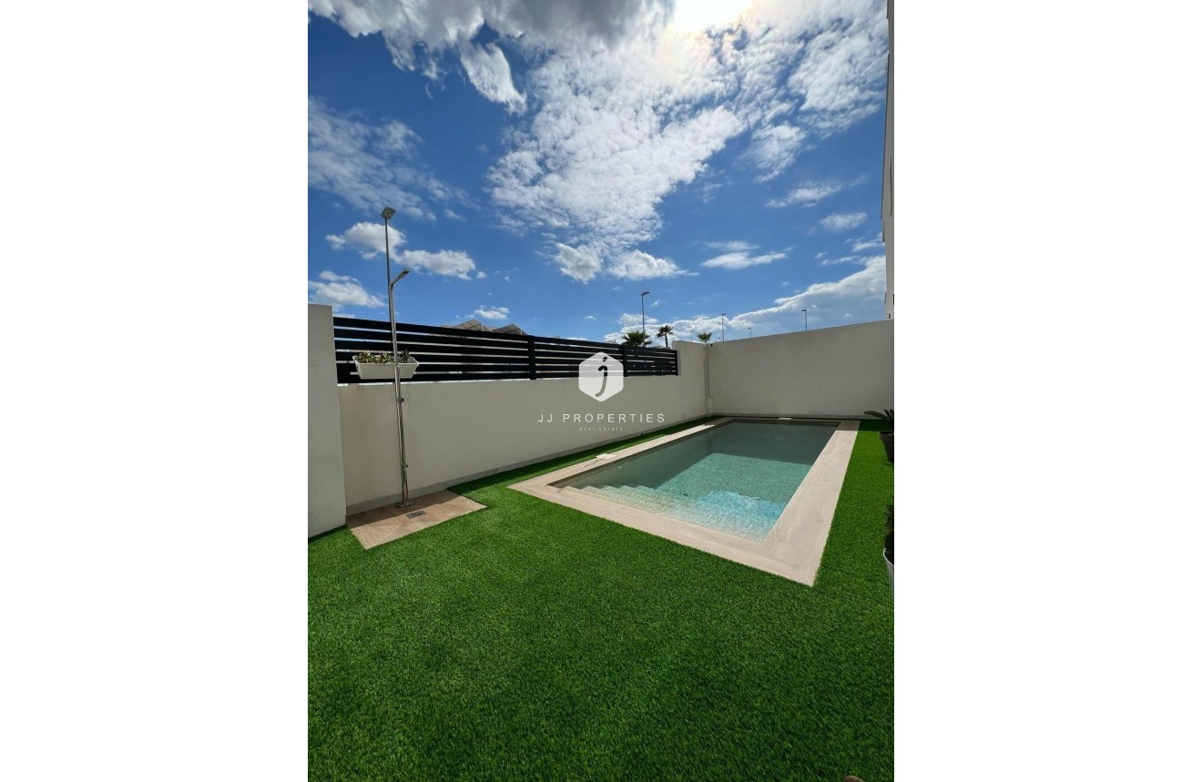 Z drugiej ręki - Villa -
Benijofar