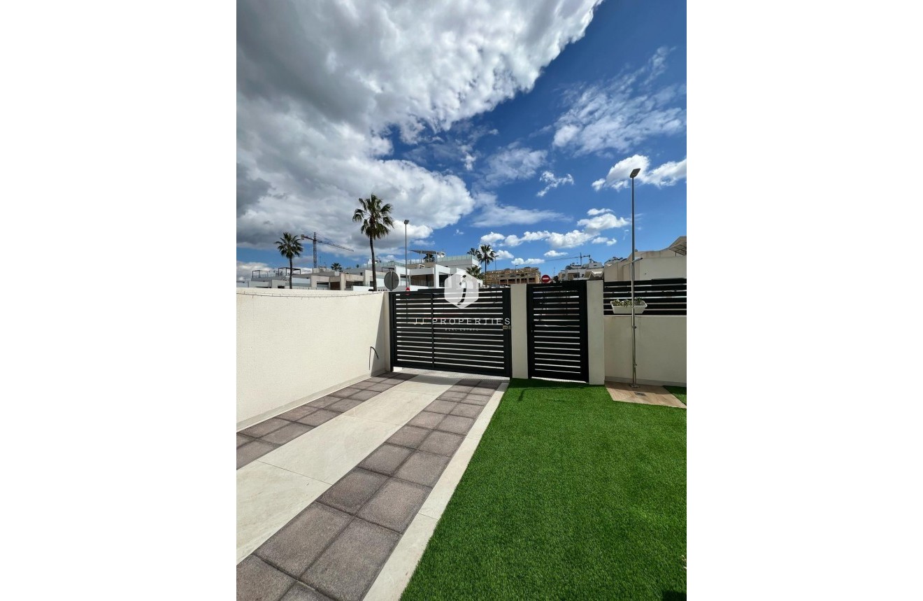 Z drugiej ręki - Villa -
Benijofar