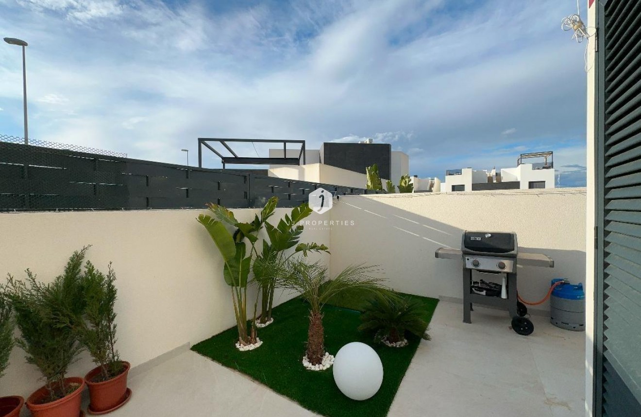 Z drugiej ręki - Villa -
Benijofar