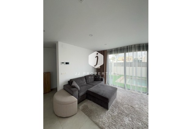 Z drugiej ręki - Villa -
Benijofar