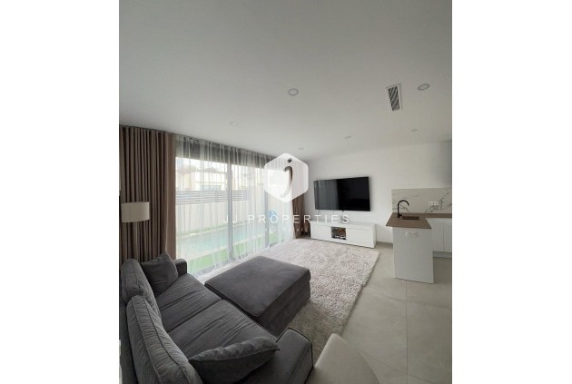 Z drugiej ręki - Villa -
Benijofar