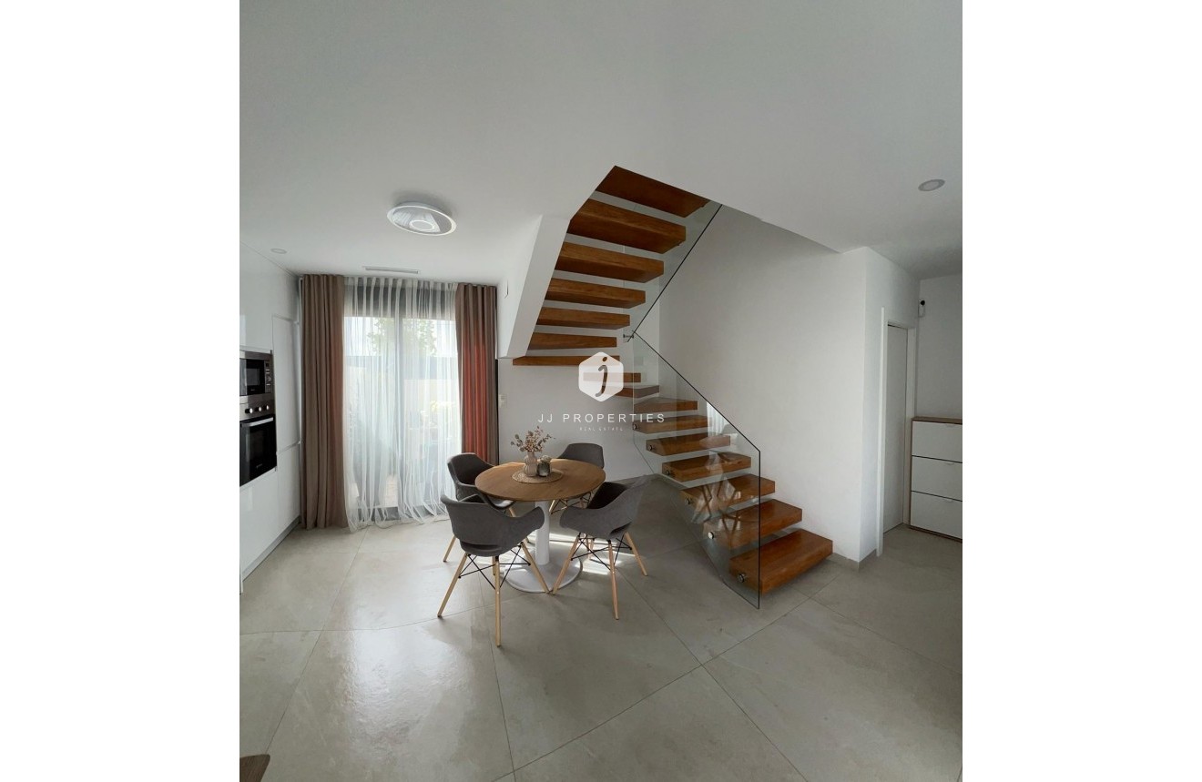 Z drugiej ręki - Villa -
Benijofar