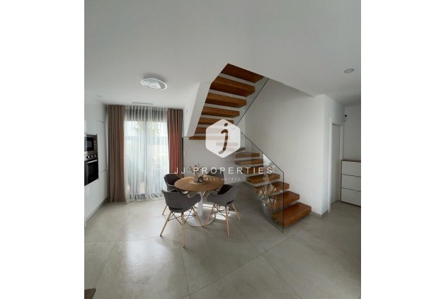 Z drugiej ręki - Villa -
Benijofar