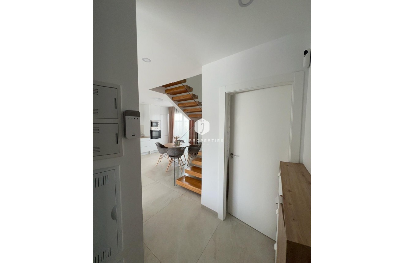 Z drugiej ręki - Villa -
Benijofar