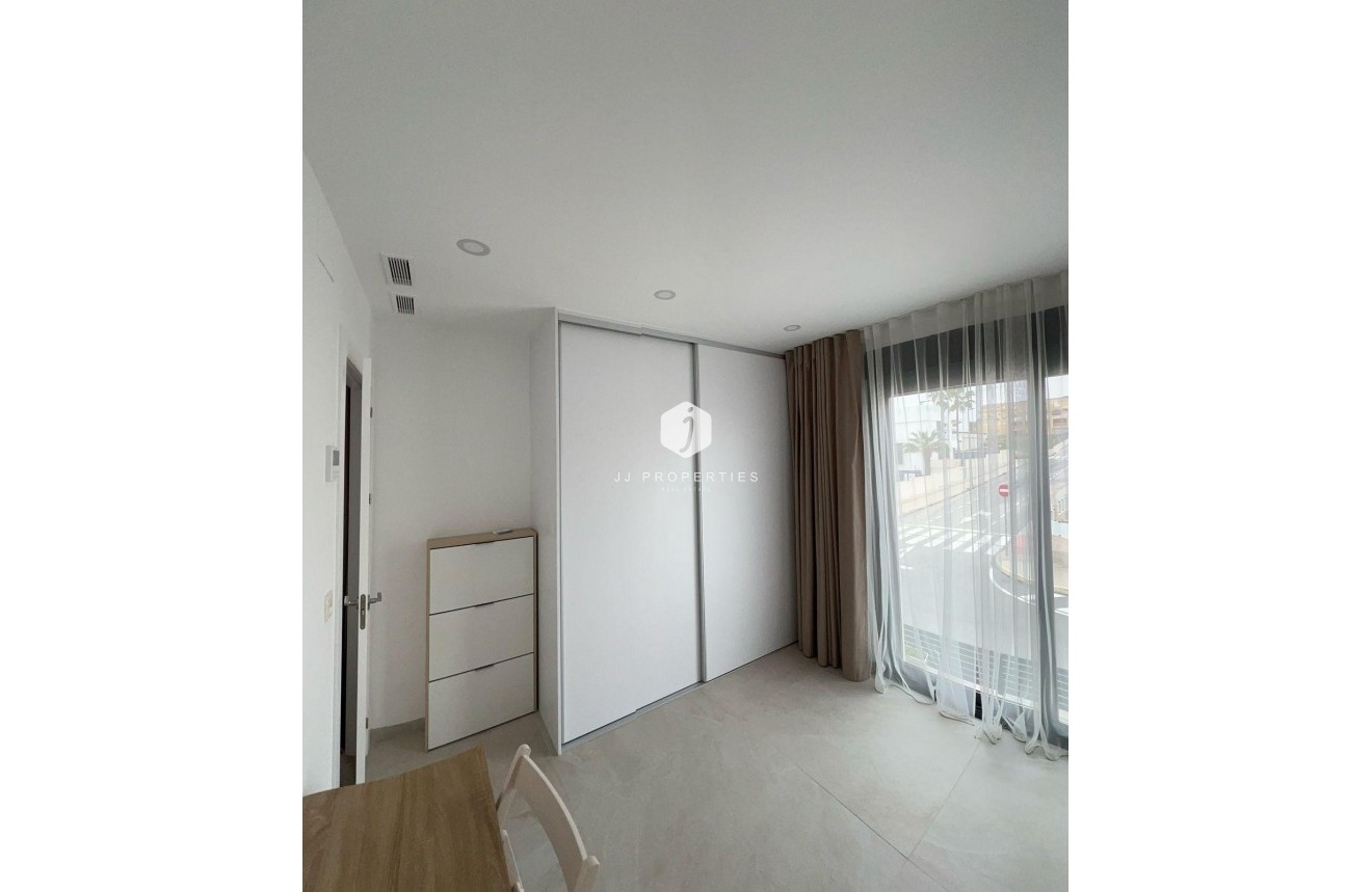 Z drugiej ręki - Villa -
Benijofar