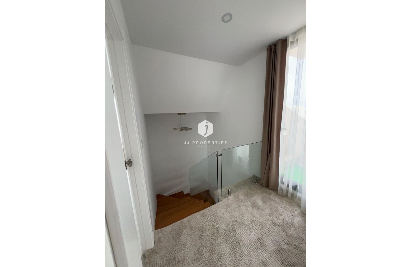 Z drugiej ręki - Villa -
Benijofar