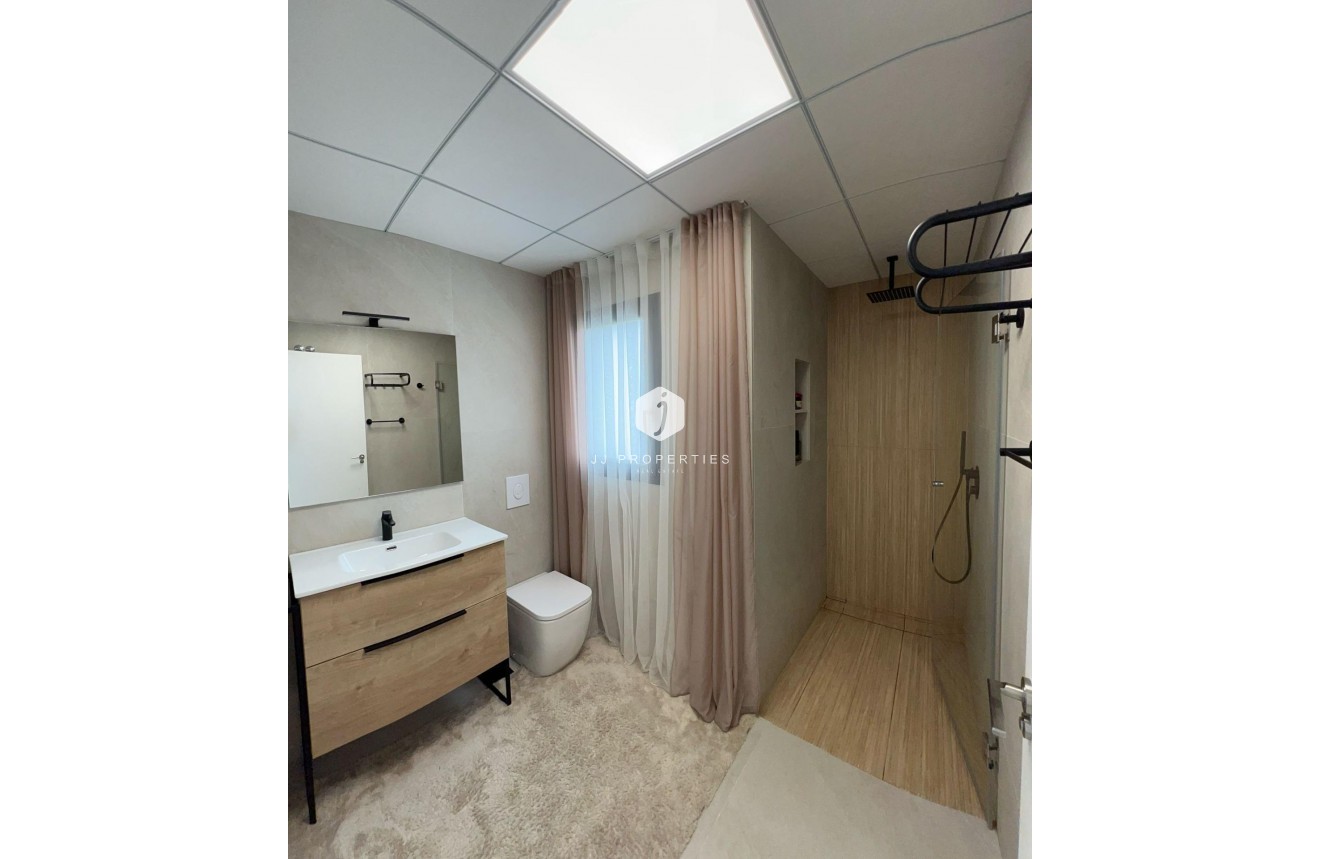 Z drugiej ręki - Villa -
Benijofar