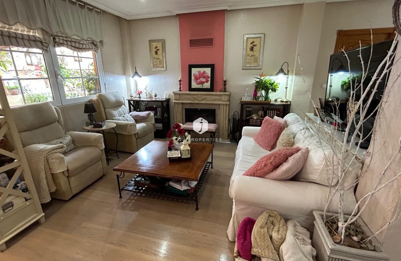 Tweedehands - Villa -
Los Montesinos - Costa Blanca