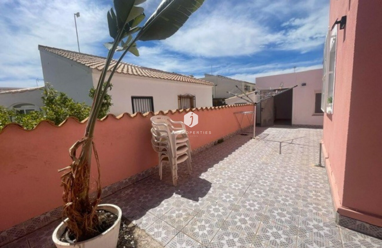 Tweedehands - Villa -
Playa Flamenca - Costa Blanca