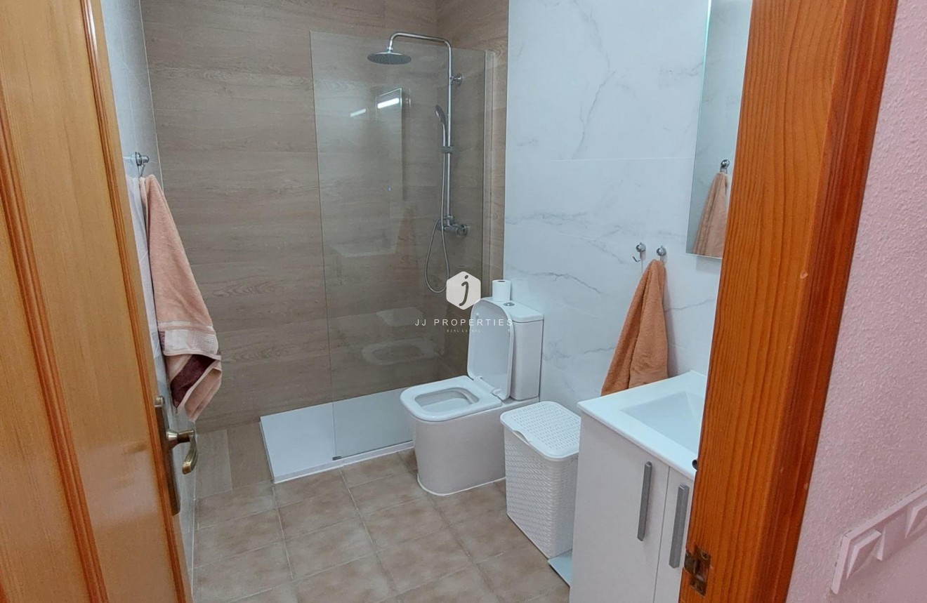 Tweedehands - Appartement / flat -
Torrevieja - Punta prima