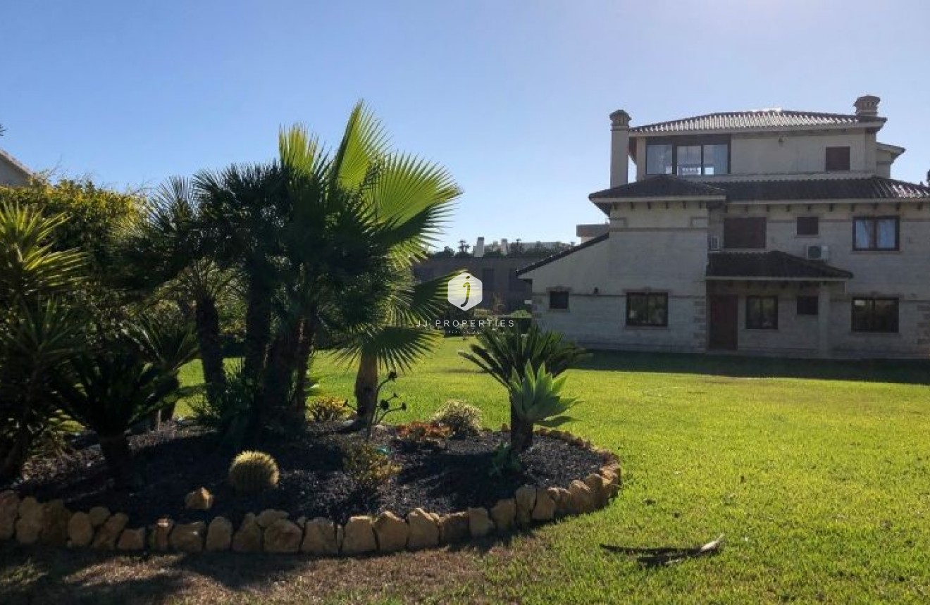 Tweedehands - Villa -
Orihuela Costa - Costa Blanca