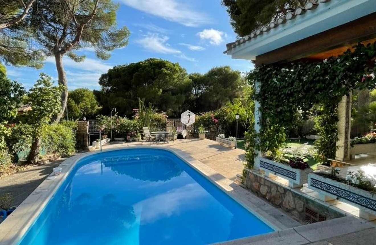 Tweedehands - Villa -
Campoamor - Costa Blanca