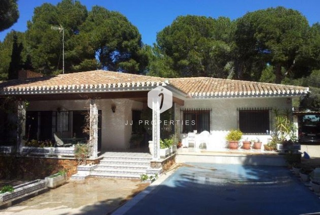 Tweedehands - Villa -
Campoamor - Costa Blanca