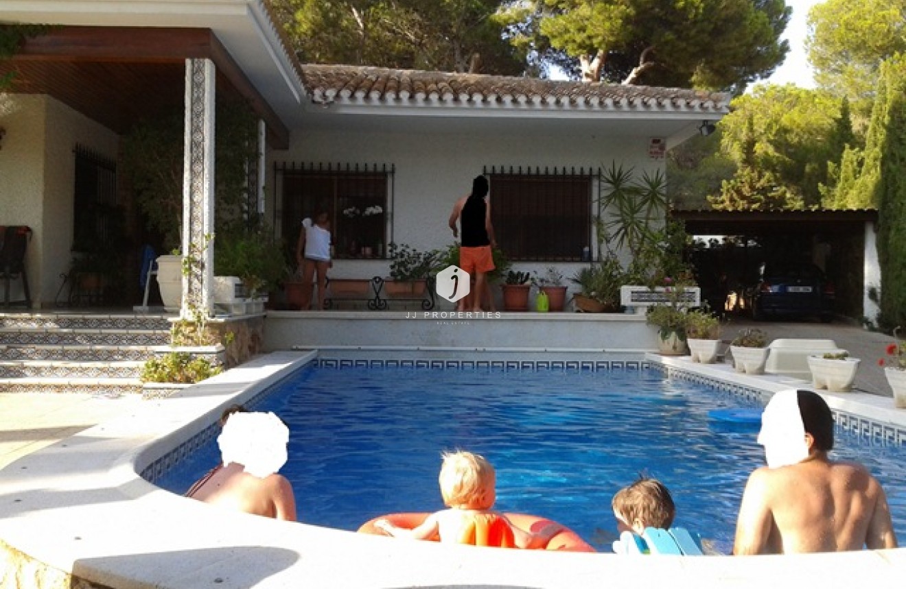 Tweedehands - Villa -
Campoamor - Costa Blanca