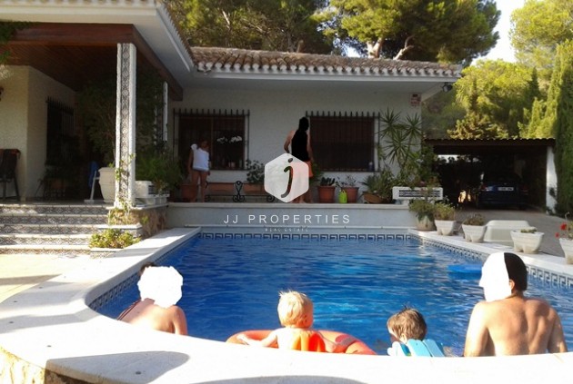 Tweedehands - Villa -
Campoamor - Costa Blanca