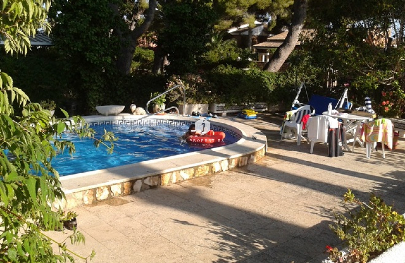 Tweedehands - Villa -
Campoamor - Costa Blanca