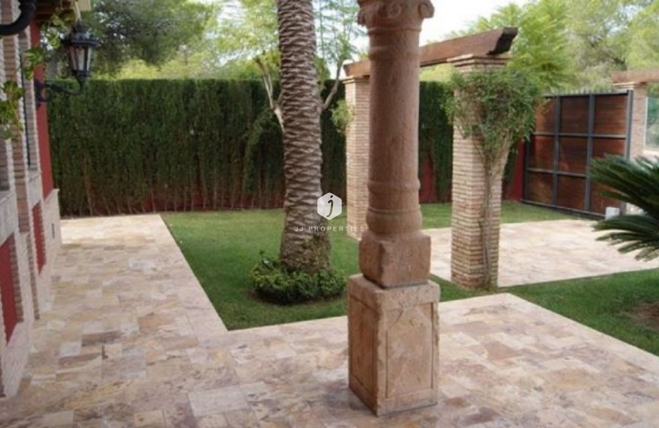 Tweedehands - Villa -
Campoamor - Costa Blanca