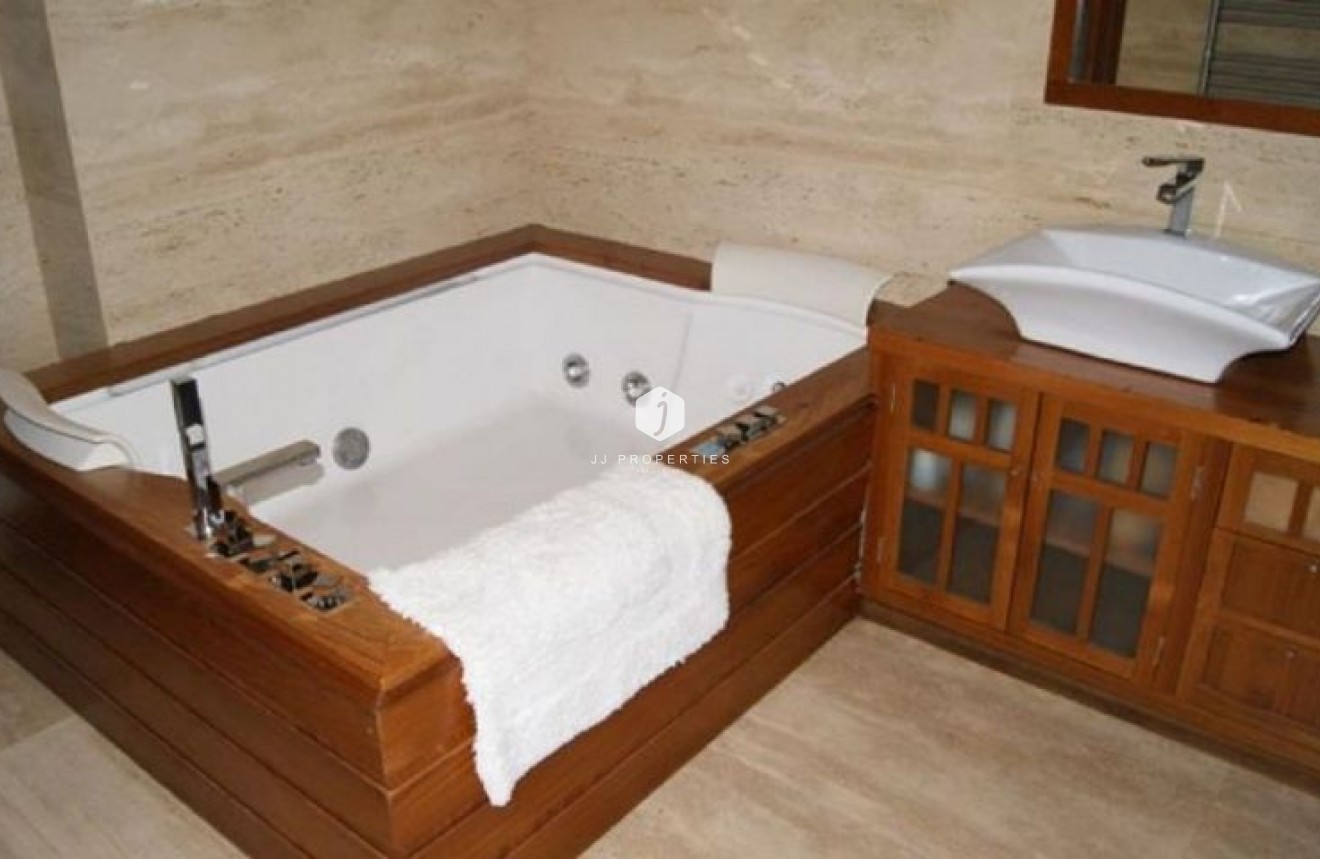 Tweedehands - Villa -
Campoamor - Costa Blanca