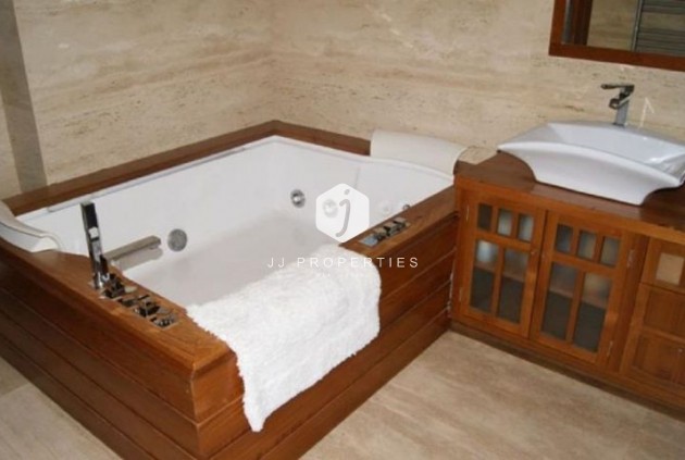 Tweedehands - Villa -
Campoamor - Costa Blanca