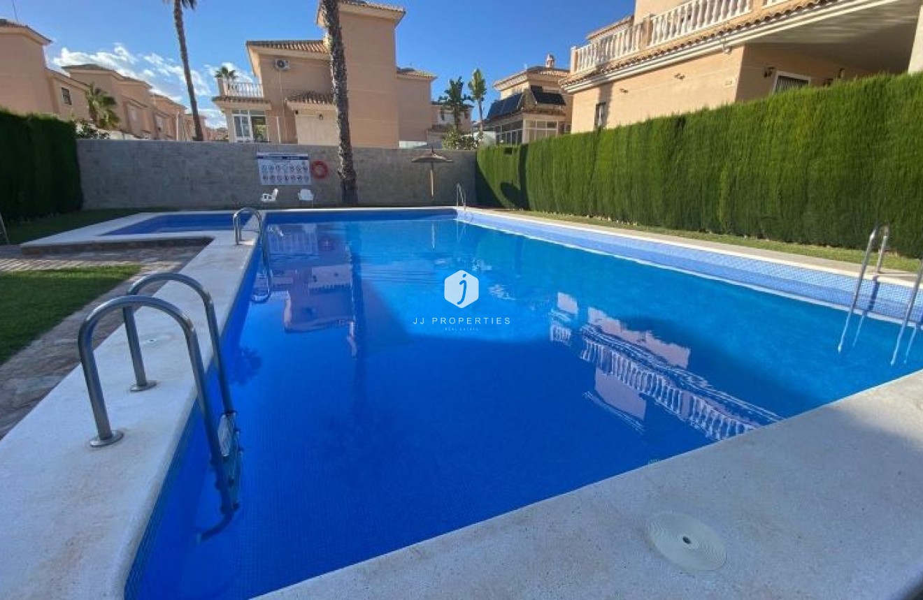 Tweedehands - Villa -
Orihuela Costa - Costa Blanca