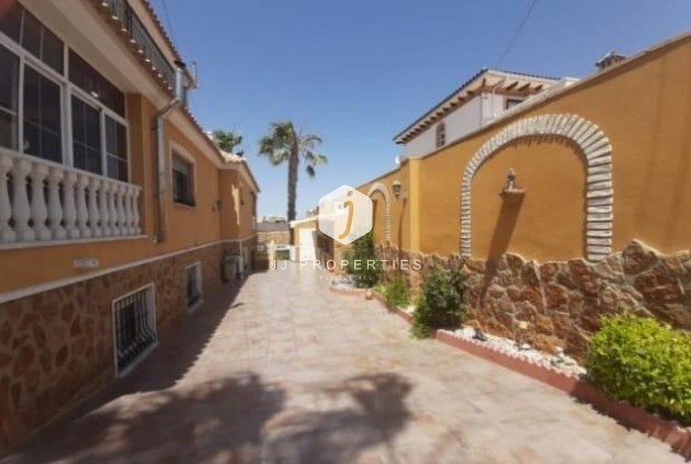 Tweedehands - Villa -
Torrevieja - aguas nuevas