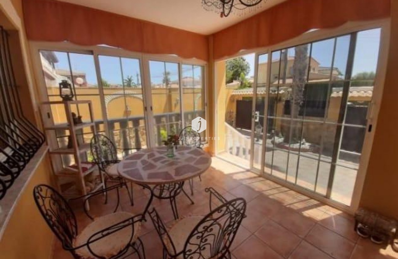 Tweedehands - Villa -
Torrevieja - aguas nuevas