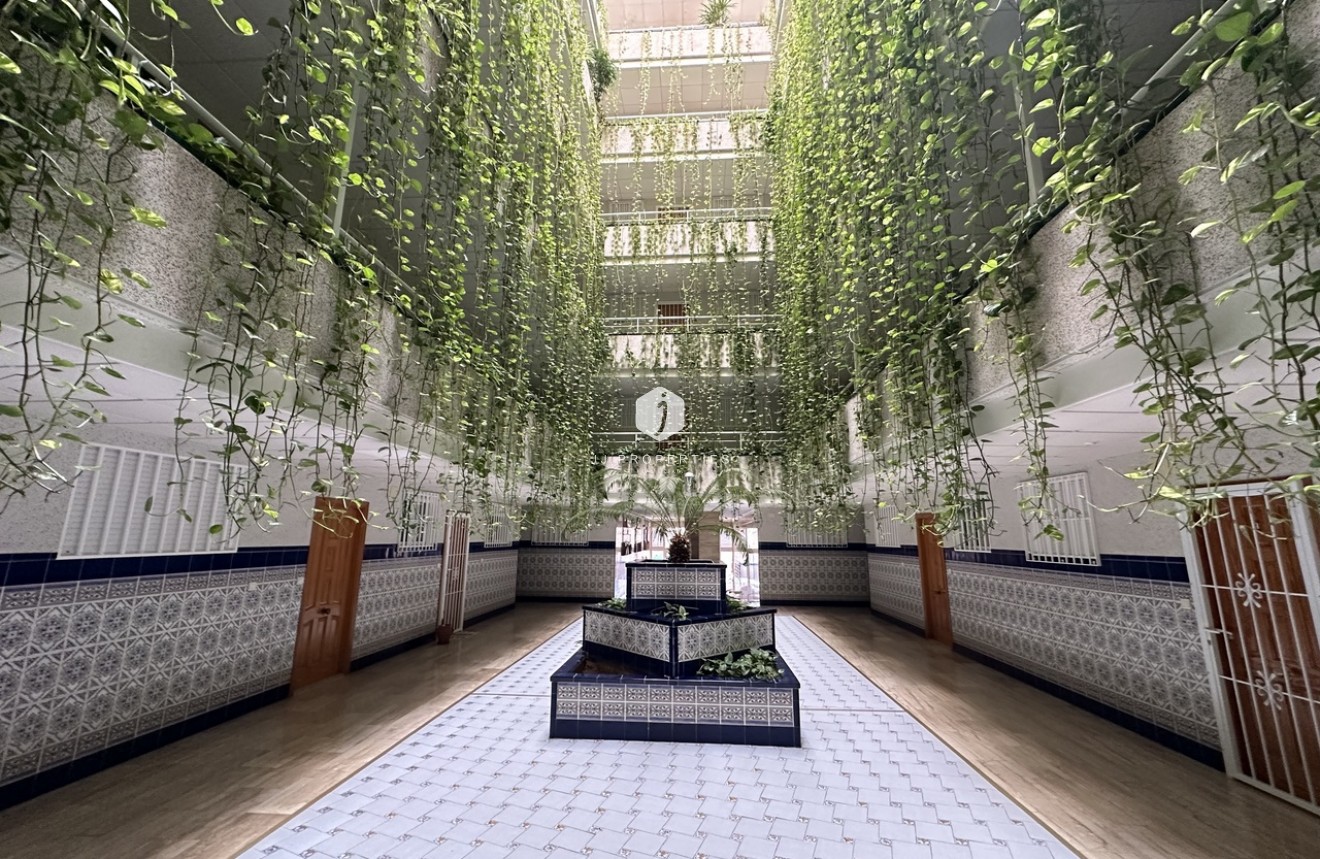 Z drugiej ręki - Mieszkanie w bloku -
Torrevieja - Costa Blanca