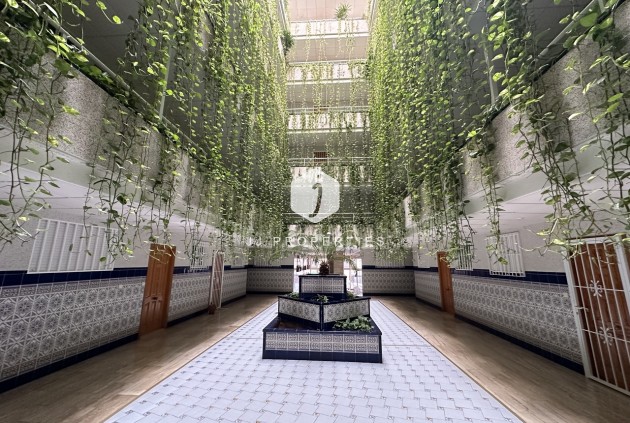 Z drugiej ręki - Mieszkanie w bloku -
Torrevieja - Costa Blanca