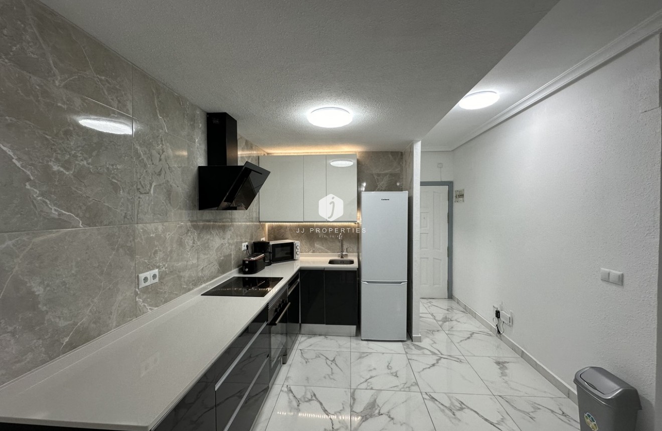 Z drugiej ręki - Mieszkanie w bloku -
Torrevieja - Costa Blanca