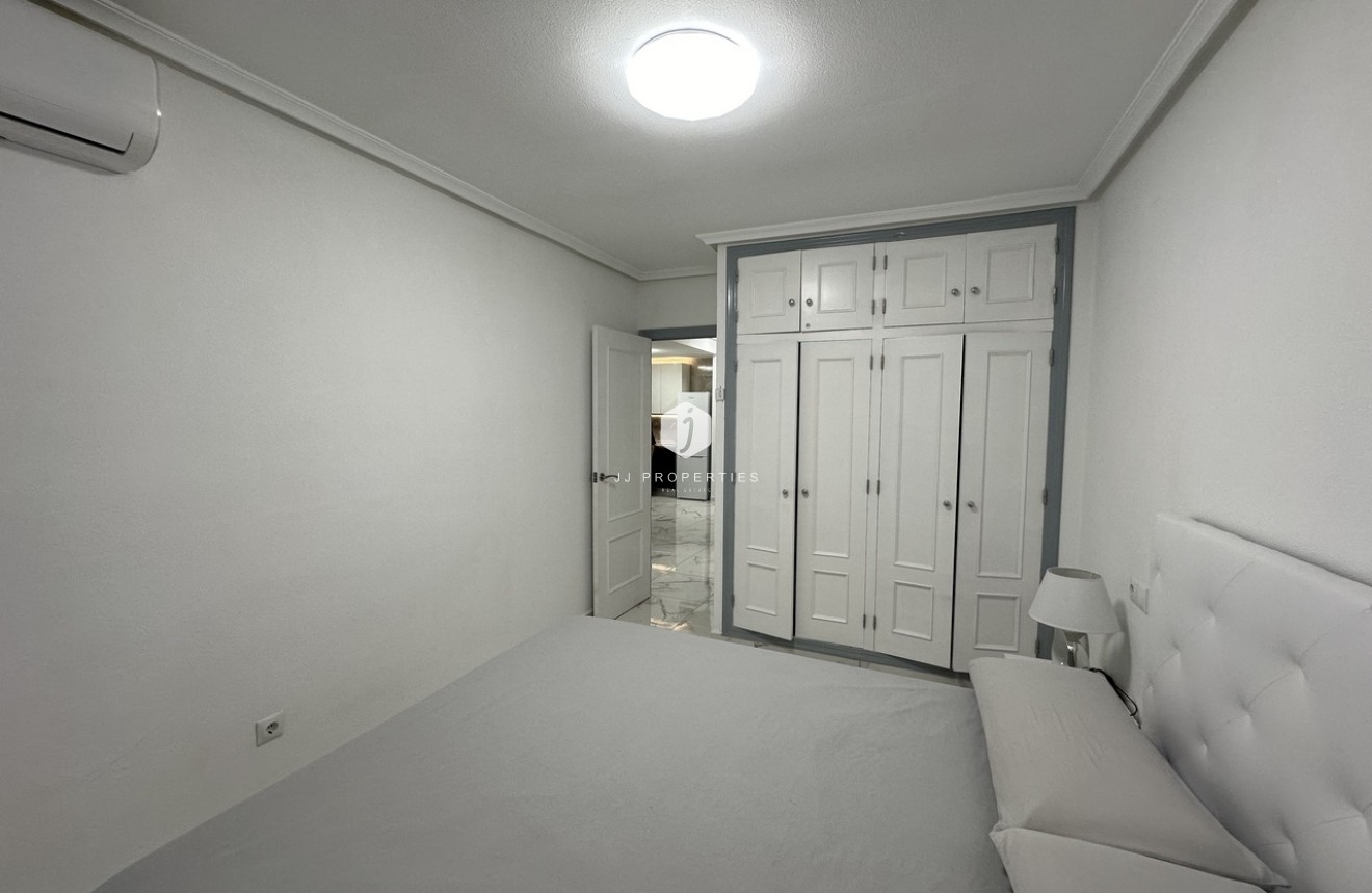 Z drugiej ręki - Mieszkanie w bloku -
Torrevieja - Costa Blanca