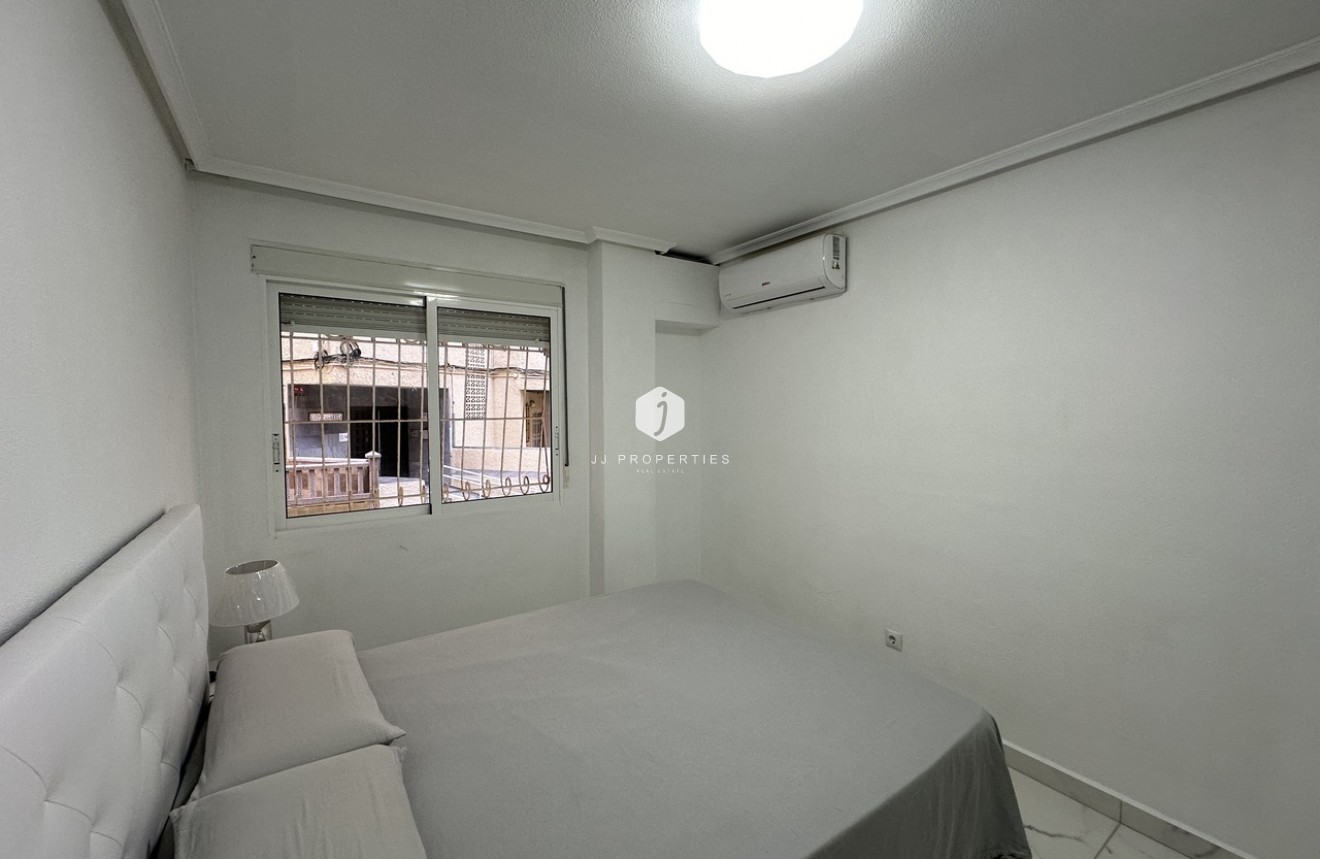 Z drugiej ręki - Mieszkanie w bloku -
Torrevieja - Costa Blanca