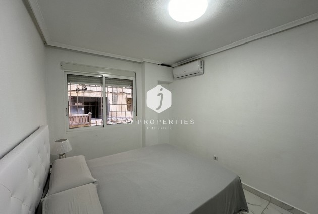 Z drugiej ręki - Mieszkanie w bloku -
Torrevieja - Costa Blanca