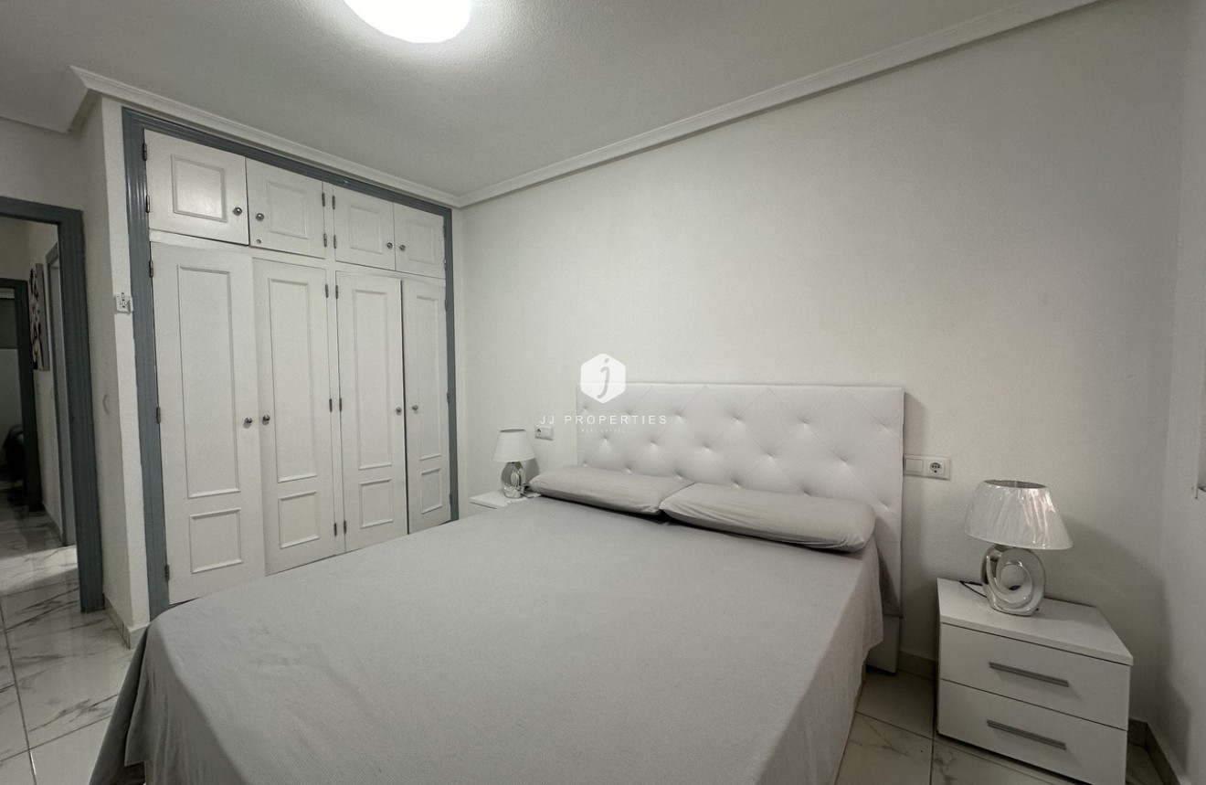 Z drugiej ręki - Mieszkanie w bloku -
Torrevieja - Costa Blanca