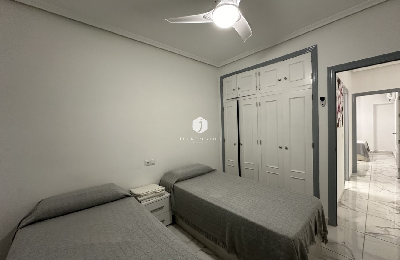 Z drugiej ręki - Mieszkanie w bloku -
Torrevieja - Costa Blanca