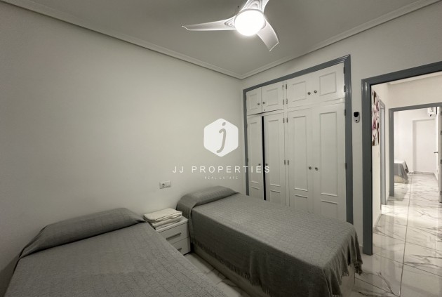 Z drugiej ręki - Mieszkanie w bloku -
Torrevieja - Costa Blanca