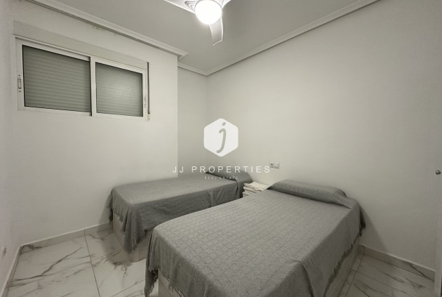 Z drugiej ręki - Mieszkanie w bloku -
Torrevieja - Costa Blanca