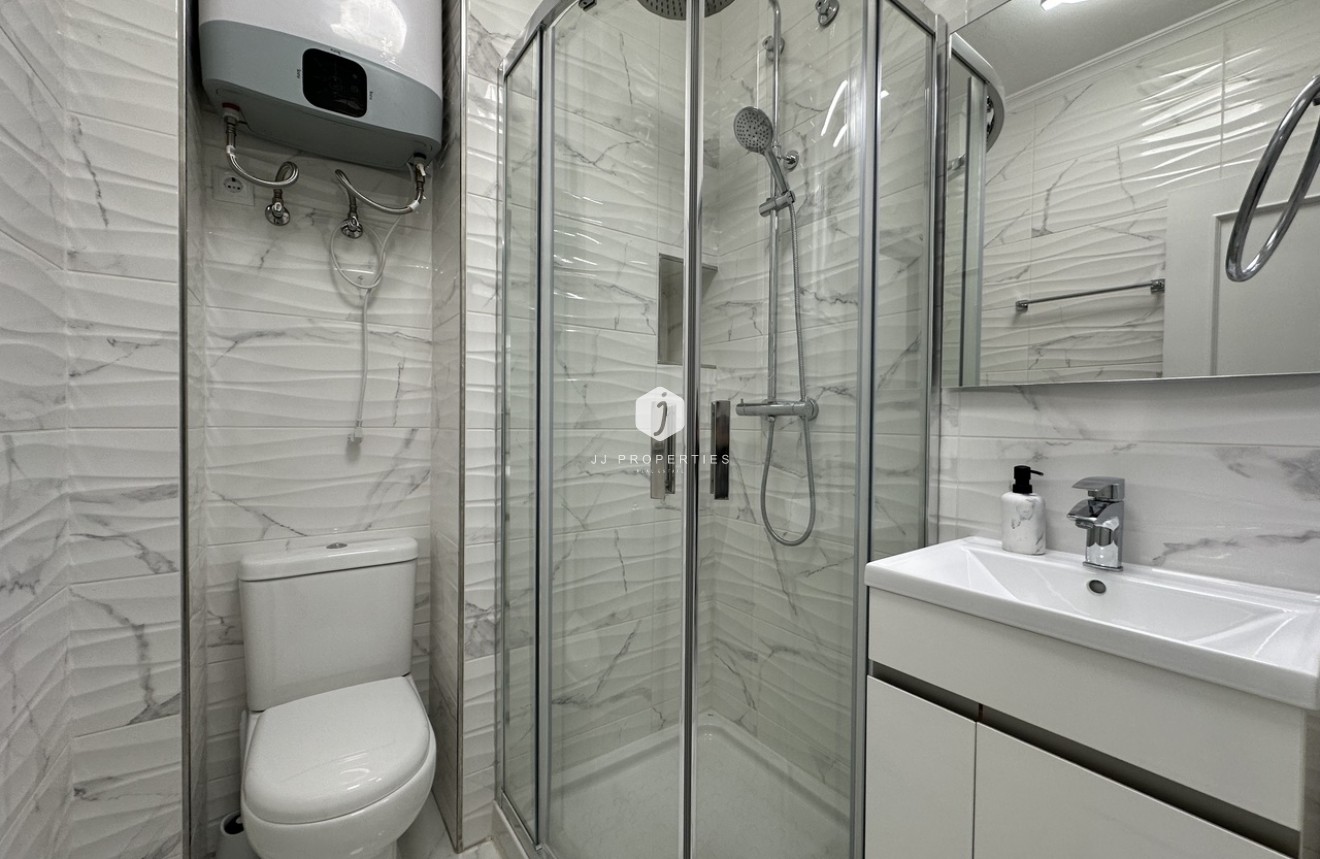 Z drugiej ręki - Mieszkanie w bloku -
Torrevieja - Costa Blanca