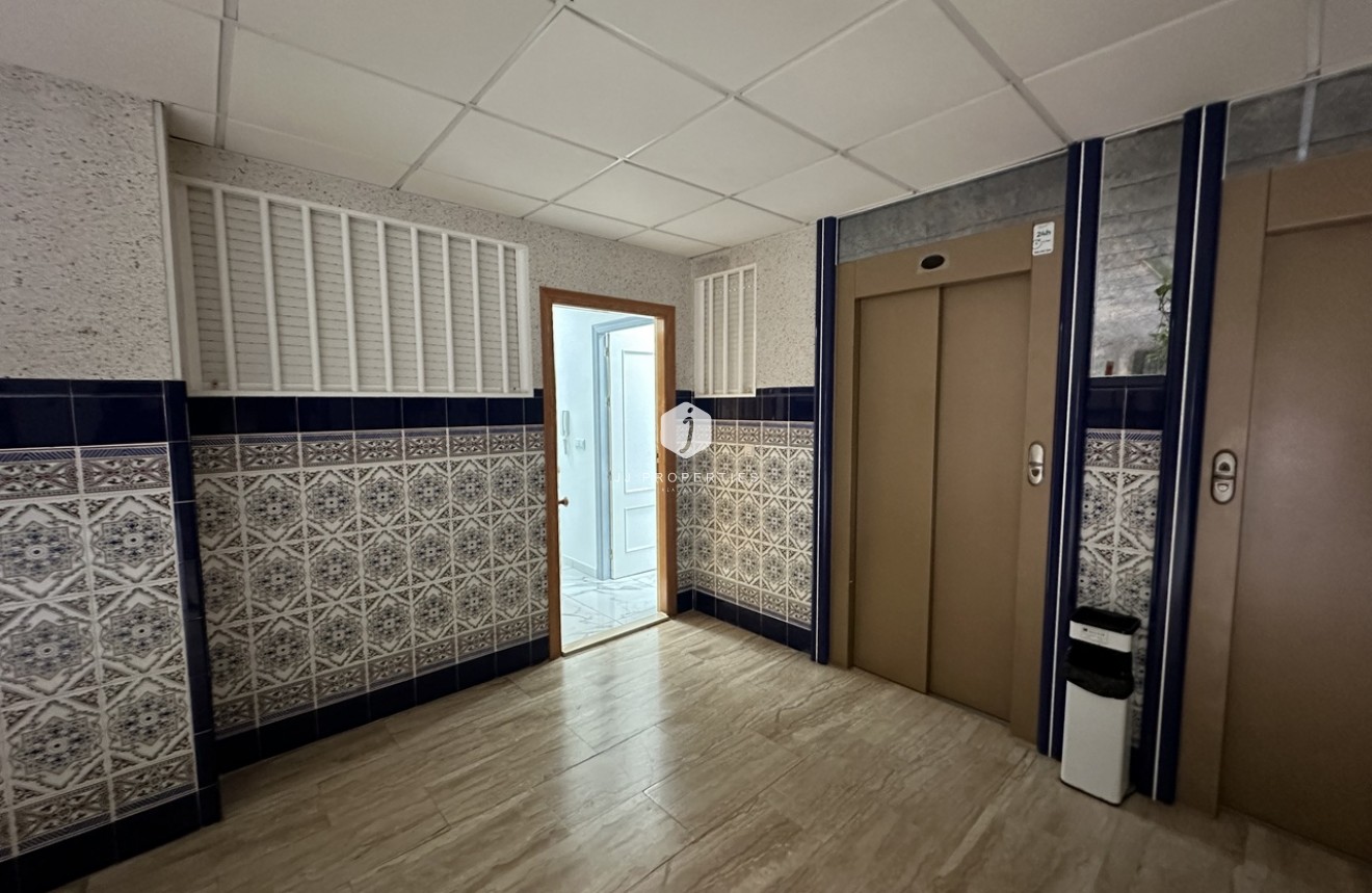 Z drugiej ręki - Mieszkanie w bloku -
Torrevieja - Costa Blanca