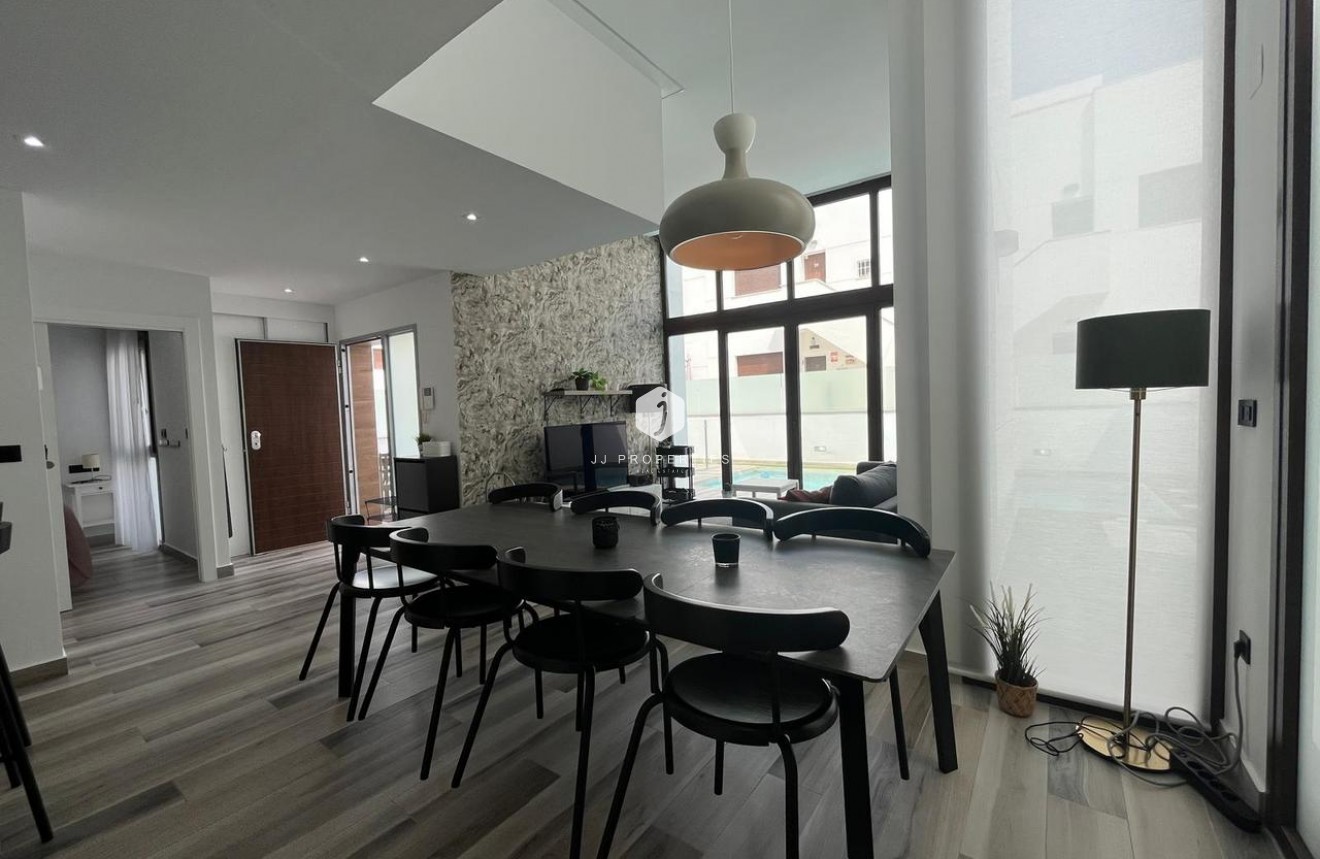 Tweedehands - Villa -
Los Altos - Costa Blanca