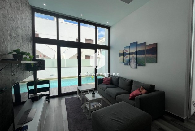 Tweedehands - Villa -
Los Altos - Costa Blanca