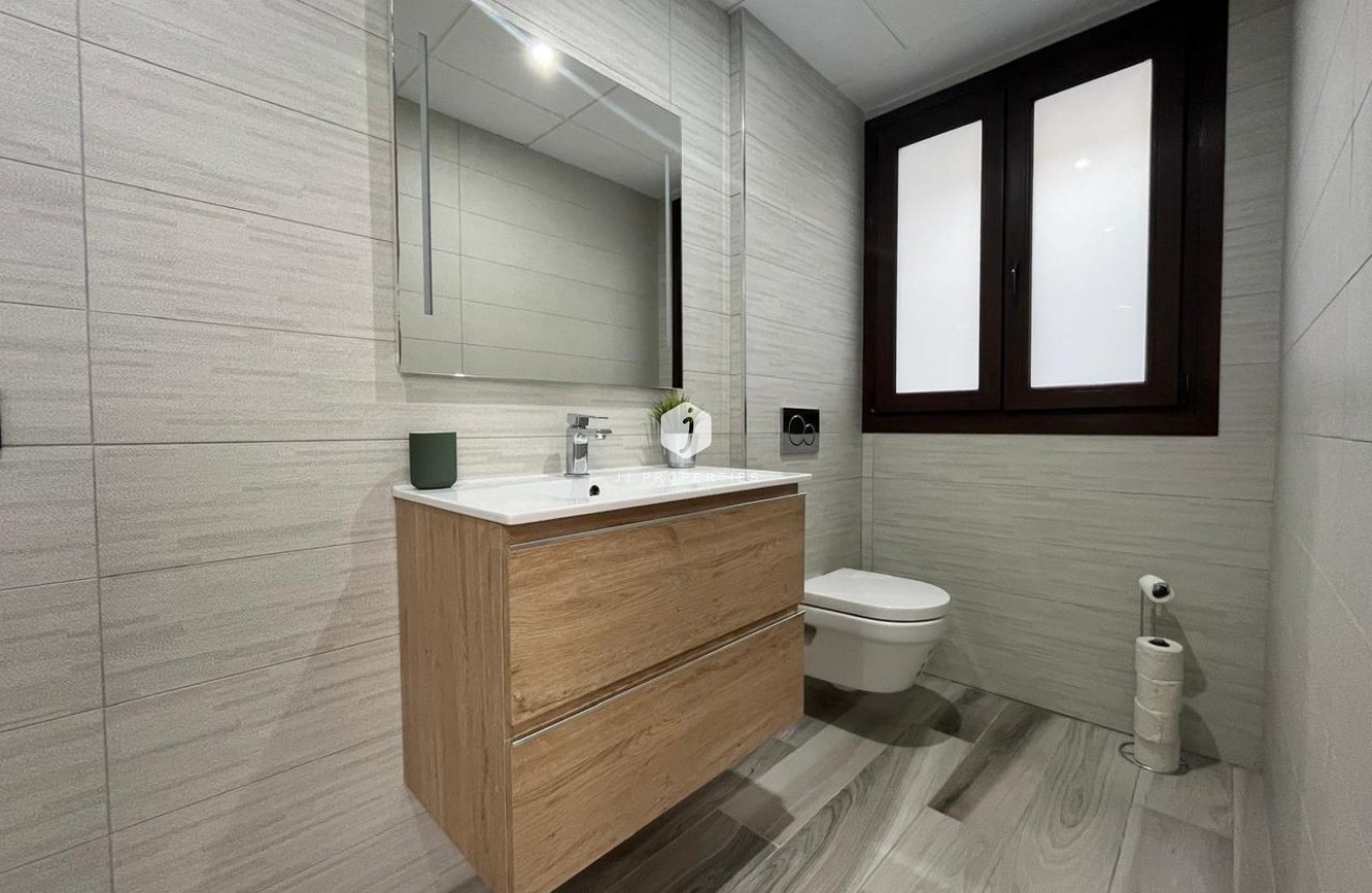 Tweedehands - Villa -
Los Altos - Costa Blanca