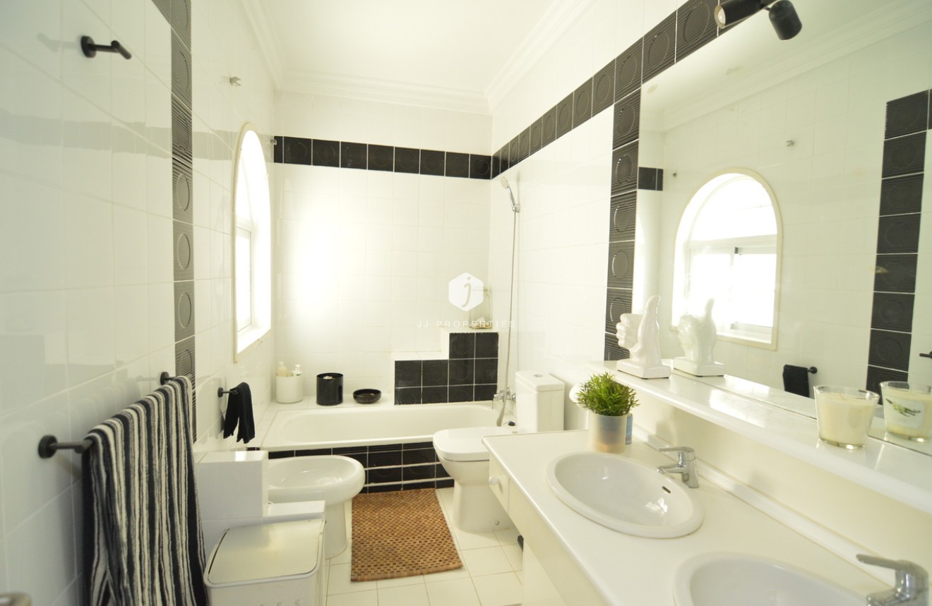 Tweedehands - Villa -
Torrevieja - Costa Blanca