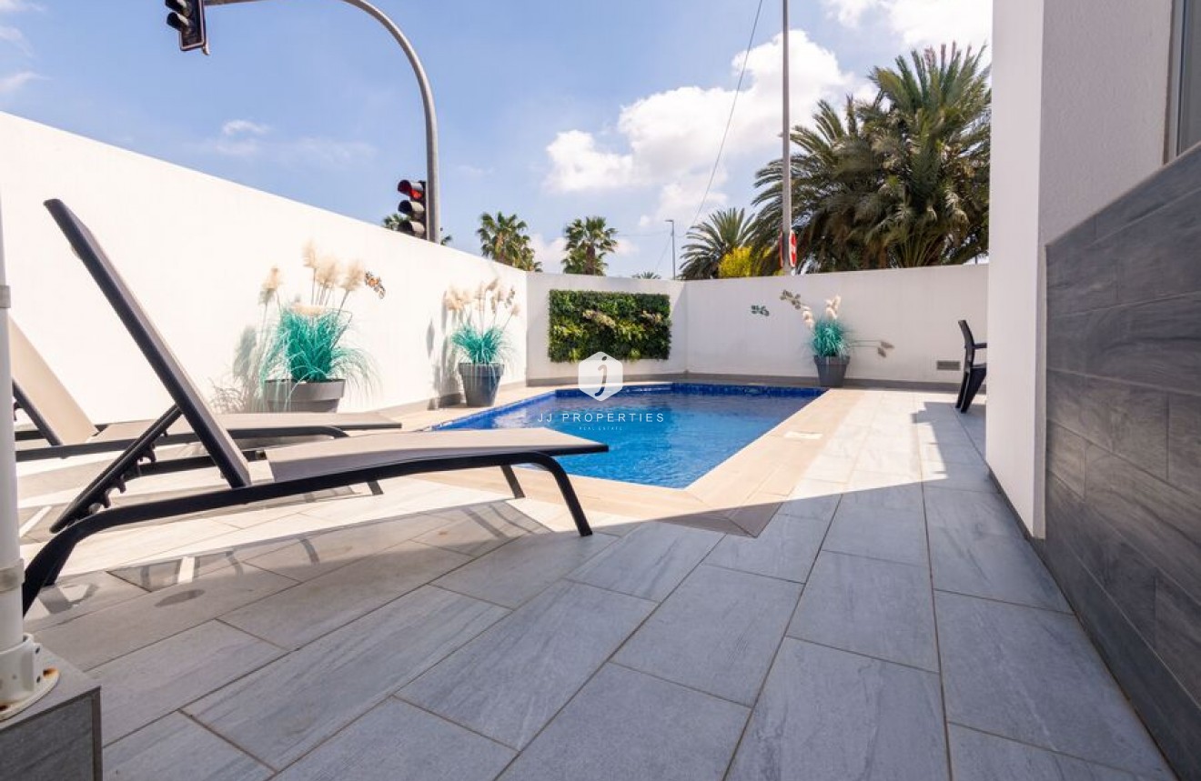 Tweedehands - Villa -
Daya Vieja - Costa Blanca