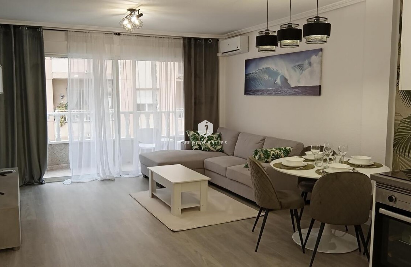 Tweedehands - Appartement / flat -
Torrevieja - CENTRE